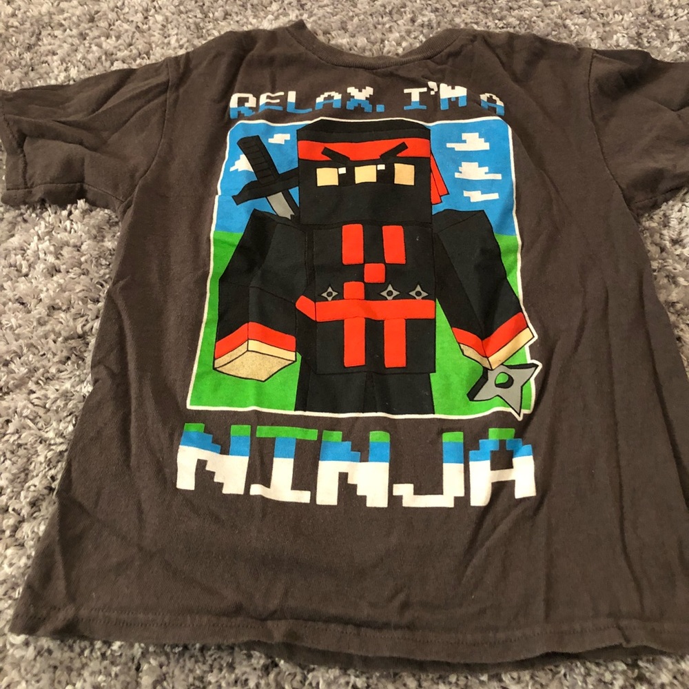 Boys used graphic tee